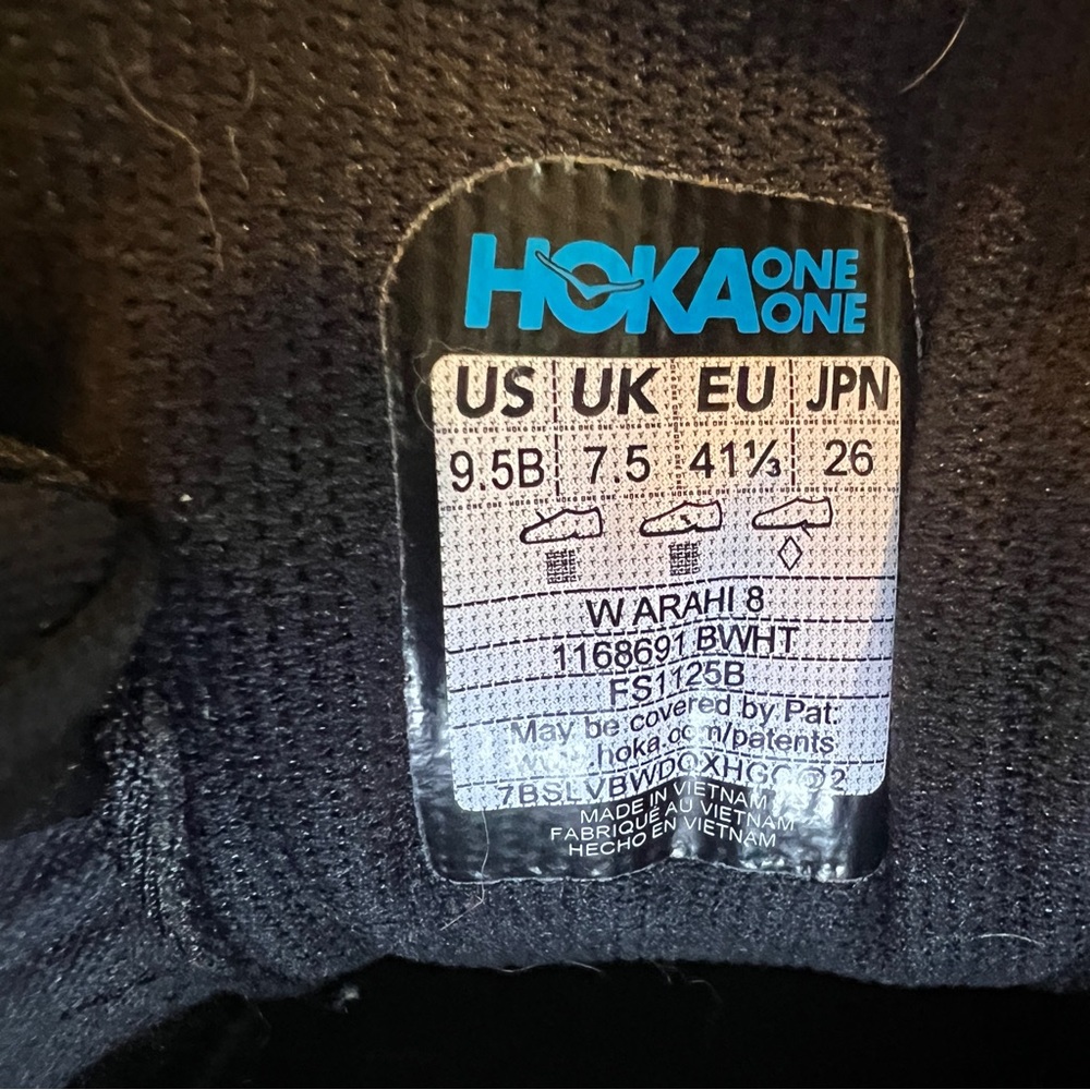 Barely worn - Hoka One Arahi 8 in Black and White - Size 9.5 - Picture 12 of 13